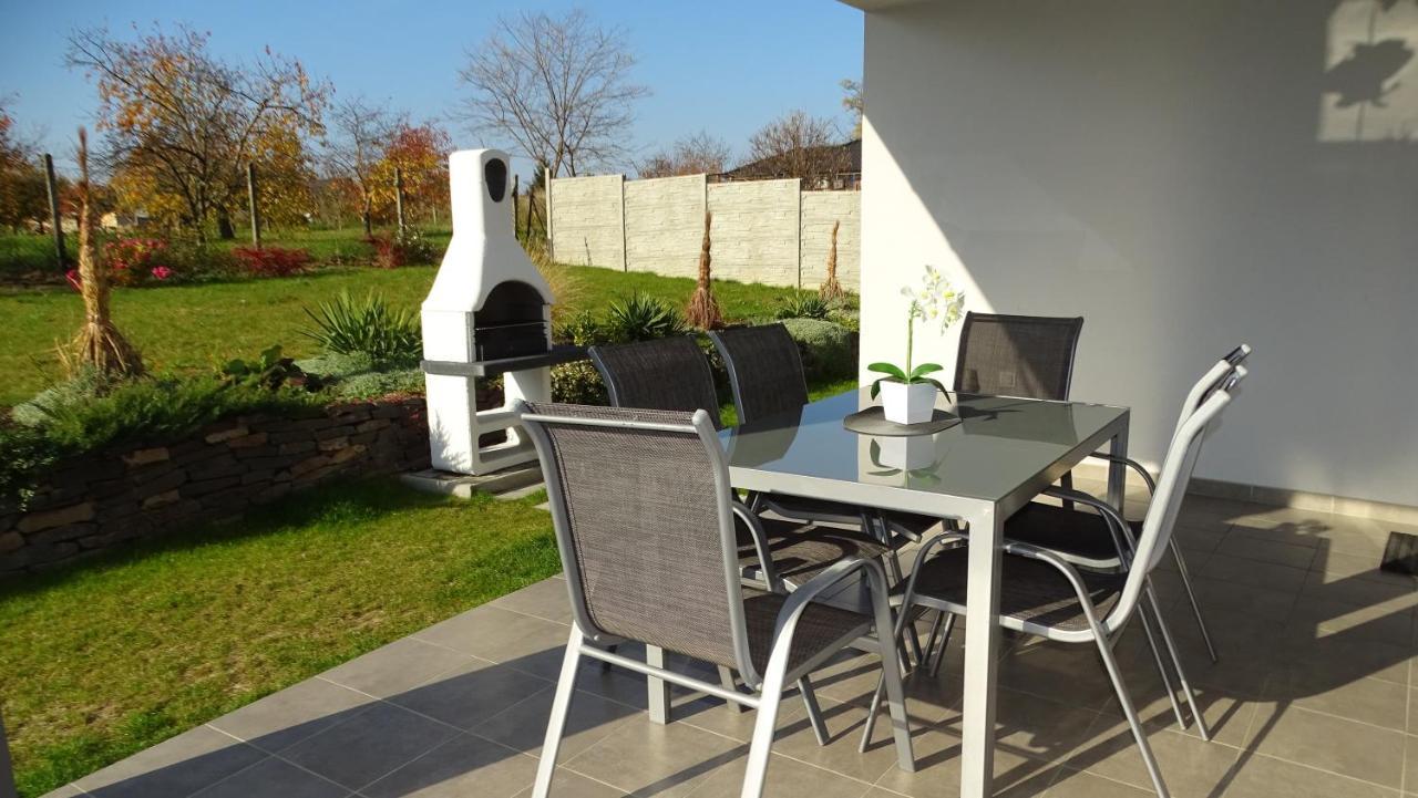 Jenny Home Mojmirovce Exterior photo